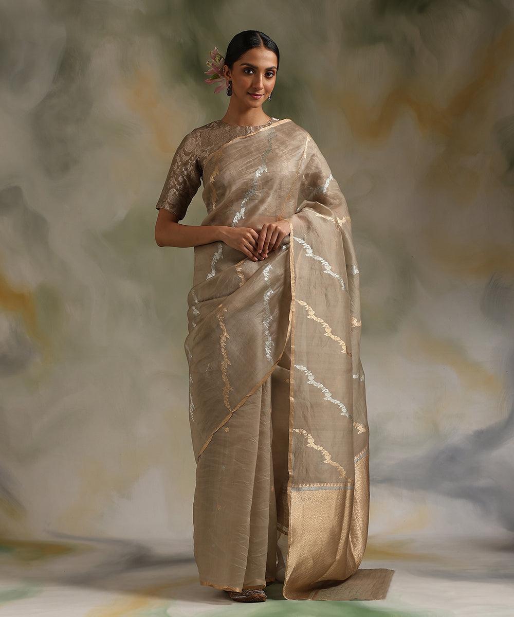 Beige_Handloom_Pure_Kora_Silk_Banarasi_Saree_With_Sona_Rupa_Aada_Jaal_WeaverStory_02