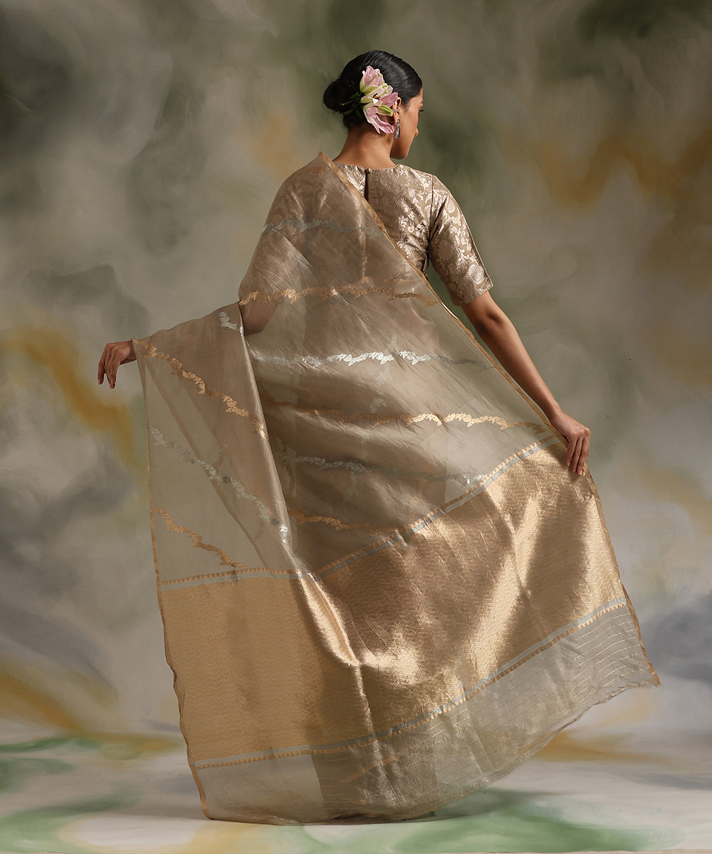 Beige_Handloom_Pure_Kora_Silk_Banarasi_Saree_With_Sona_Rupa_Aada_Jaal_WeaverStory_03