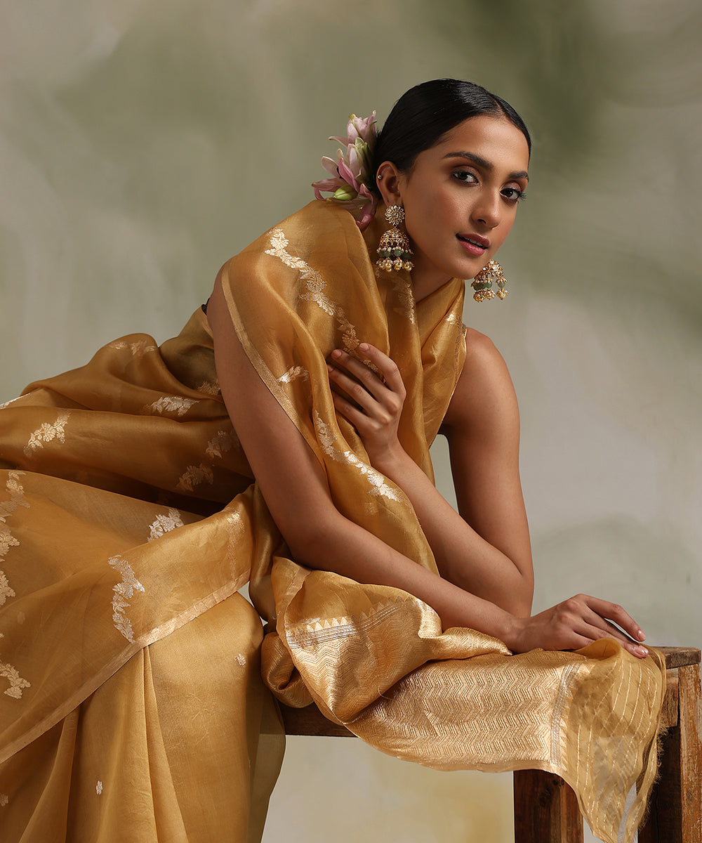 Handloom_Golden_Pure_Kora_Silk_Banarasi_Saree_With_Sona_Rupa_Aada_Jaal_WeaverStory_01