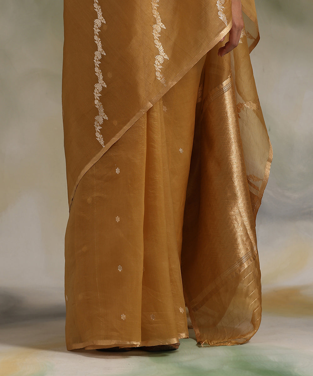 Handloom_Golden_Pure_Kora_Silk_Banarasi_Saree_With_Sona_Rupa_Aada_Jaal_WeaverStory_04