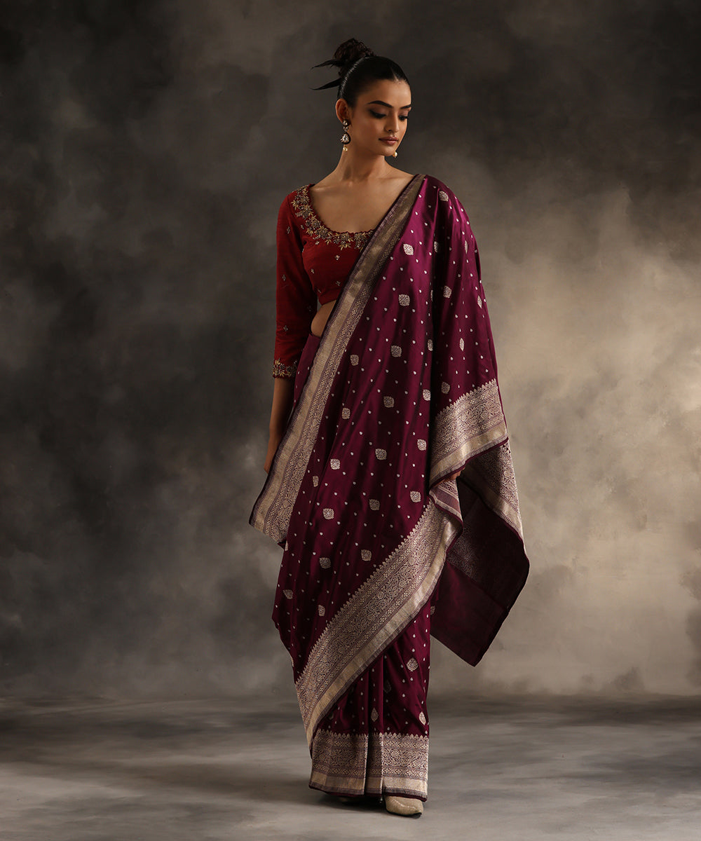 Handloom_Wine_Pure_Katan_Silk_Banarasi_Saree_With_Sona_Rupa_Kadhwa_Booti_WeaverStory_02