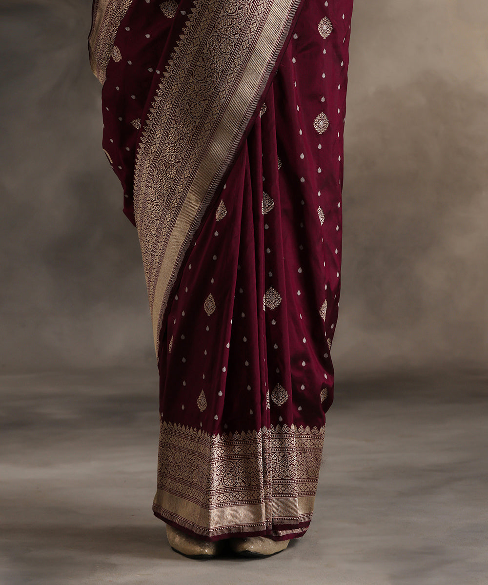 Handloom_Wine_Pure_Katan_Silk_Banarasi_Saree_With_Sona_Rupa_Kadhwa_Booti_WeaverStory_04