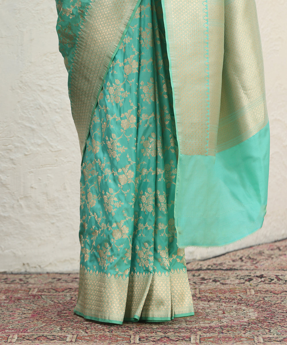 Handloom_Turquise_Pure_Katan_Silk_Banarasi_Saree_With_All_Over_Jaal_WeaverStory_04