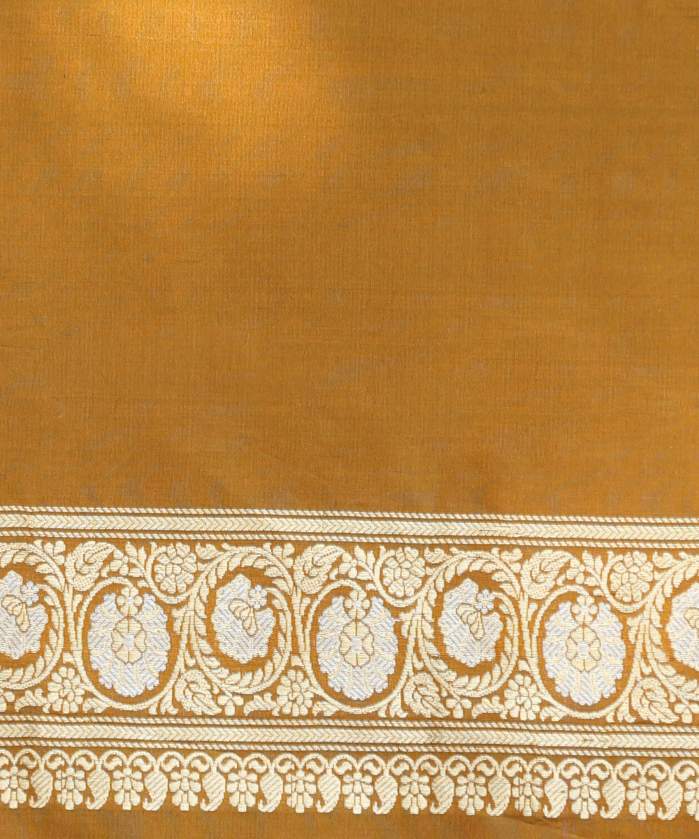 Handloom_Dijon_Mustard_Pure_Katan_Silk_Banarasi_Saree_With_Sona_Rupa_Kadhwa_Booti_Saree_WeaverStory_05