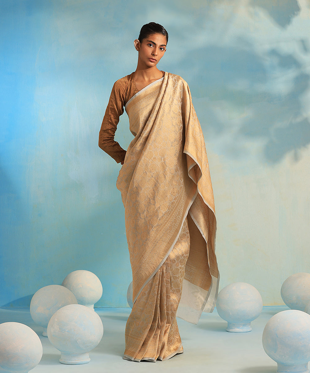 Powder_Blue_Handloom_Kimkhab_Pure_Katan_Tissue_Banarasi_Saree_With_Floral_Jaal_WeaverStory_02