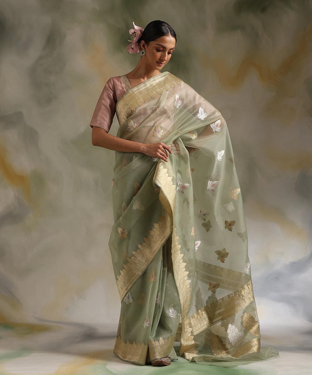 Powder_Green_Handloom_Pure_Kora_Silk_Banarasi_Saree_With_Sona_Rupa_Booti_WeaverStory_02