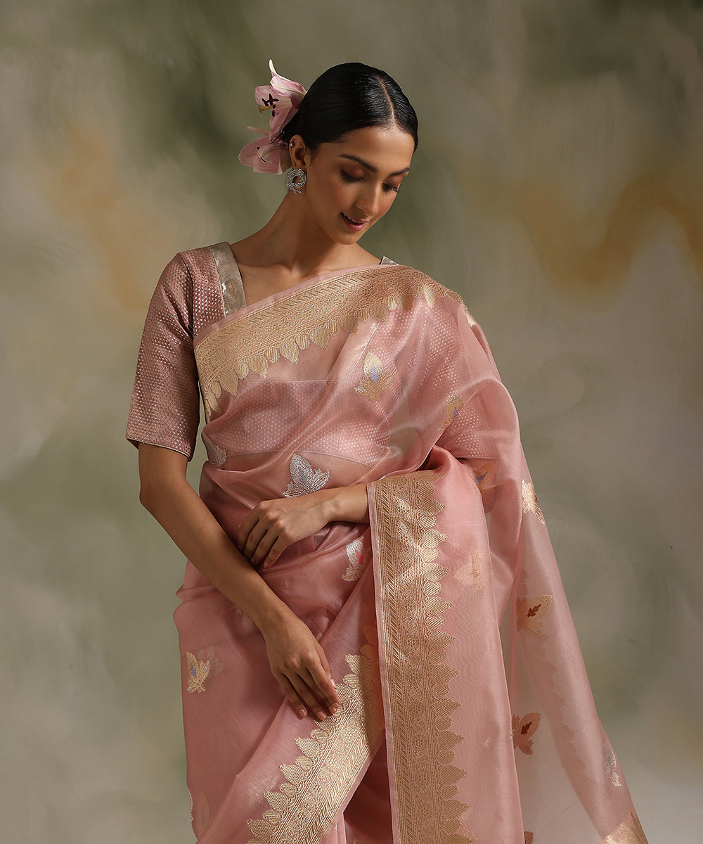 Baby_Pink_Handloom_Pure_Kora_Silk_Banarasi_Saree_With_Sona_Rupa_Kadhwa_Booti_WeaverStory_01