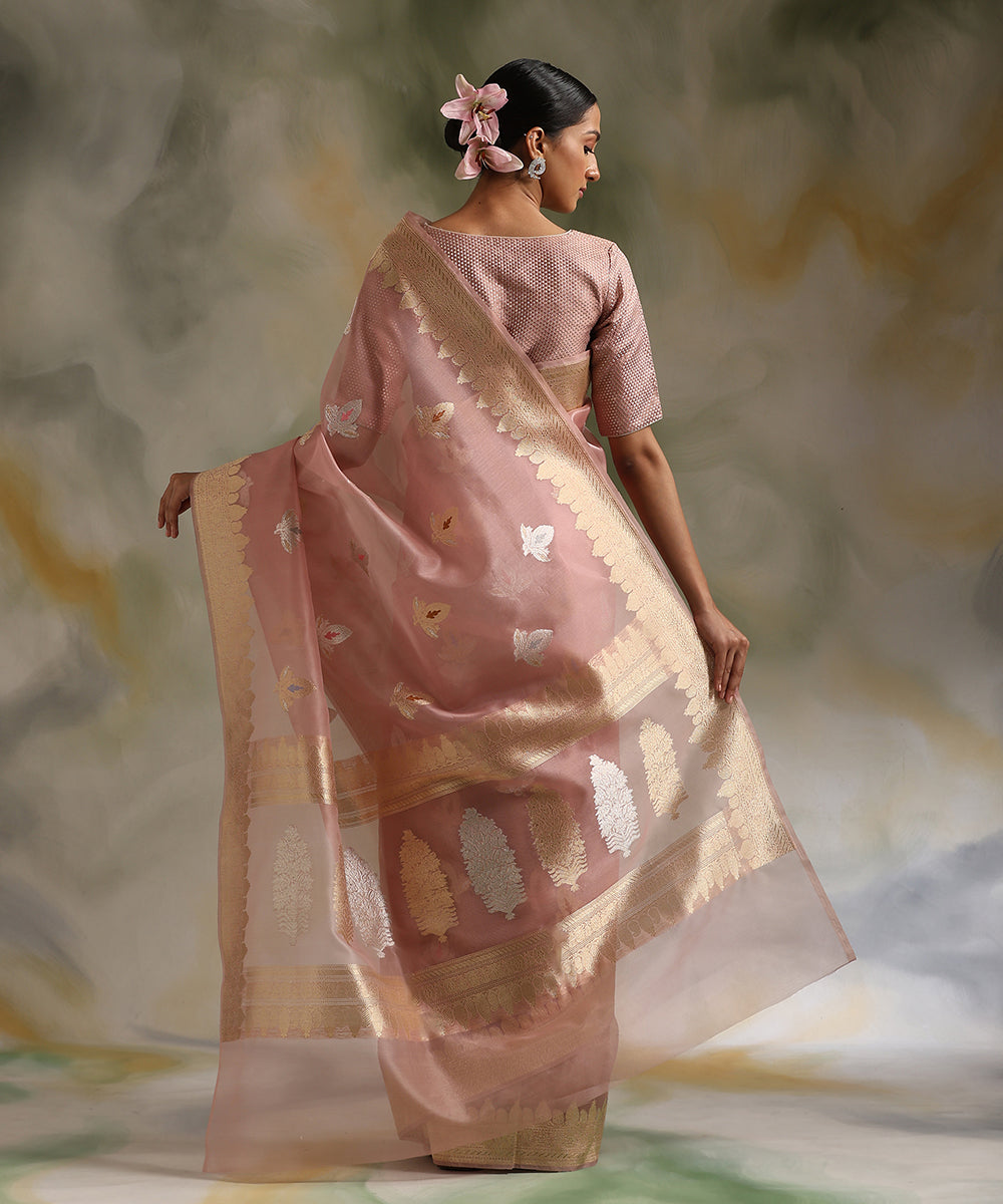 Baby_Pink_Handloom_Pure_Kora_Silk_Banarasi_Saree_With_Sona_Rupa_Kadhwa_Booti_WeaverStory_03