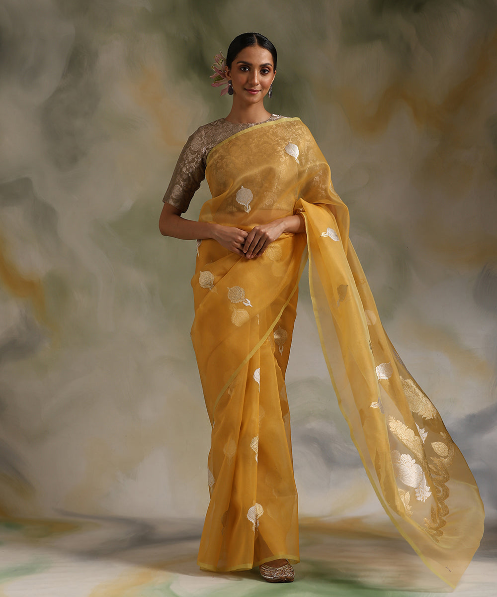 Handloom_Mustard_Pure_Kora_Silk_Banarasi_Saree_With_Sona_Rupa_Booti_WeaverStory_02