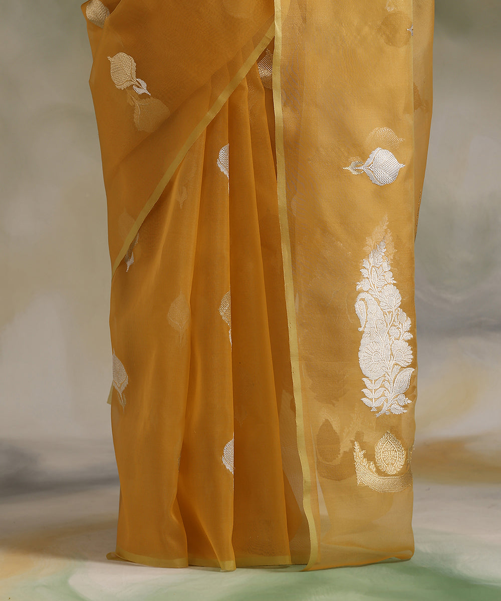 Handloom_Mustard_Pure_Kora_Silk_Banarasi_Saree_With_Sona_Rupa_Booti_WeaverStory_04
