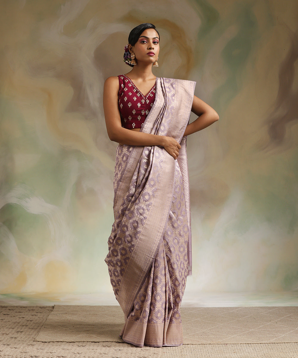 Lavender_Handloom_Pure_Katan_Silk_Banarasi_Saree_With_Golden_Cutwork_Jaal_WeaverStory_02