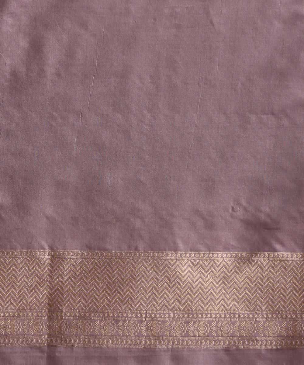 Lavender_Handloom_Pure_Katan_Silk_Banarasi_Saree_With_Golden_Cutwork_Jaal_WeaverStory_05