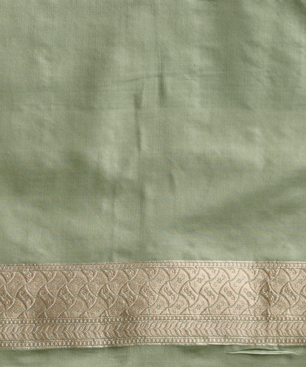 Pastel_Green_Handloom_Pure_Katan_Silk_Banarasi_Saree_With_Golden_Booti_WeaverStory_05