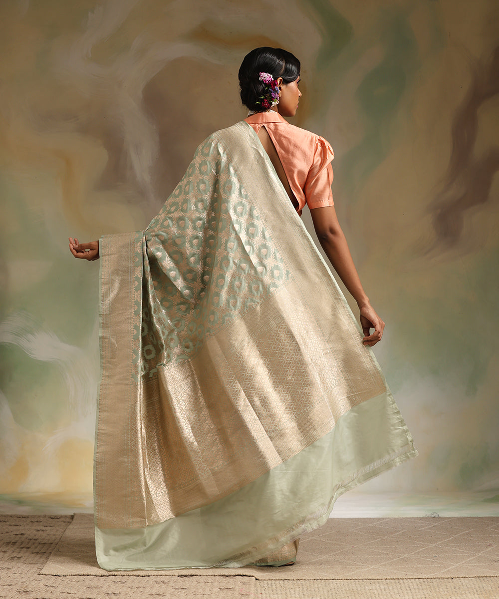 Handloom_Powder_Blue_Pure_Katan_Silk_Banarasi_Saree_With_Golden_Cutwork_Jaal_WeaverStory_03