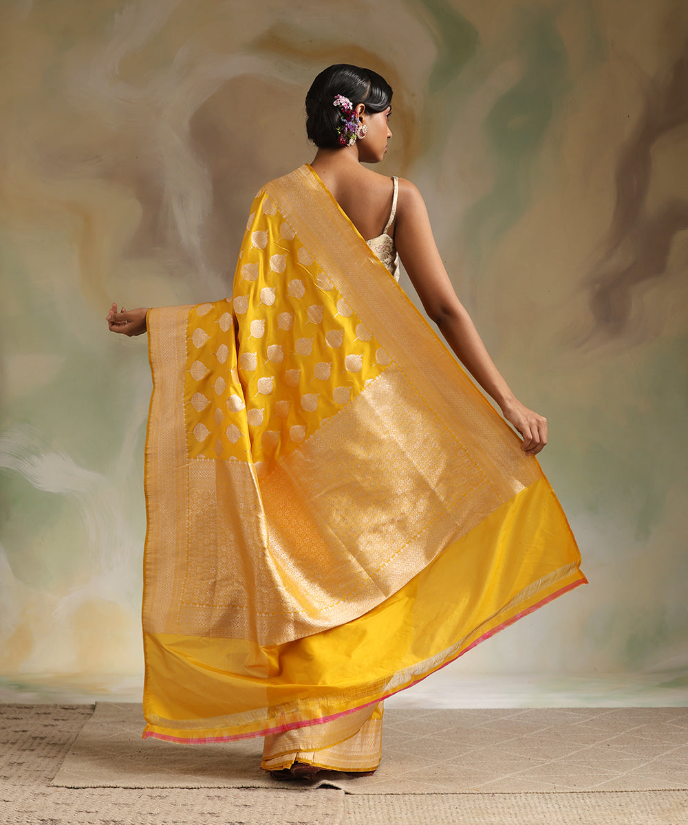 Mustard_Handloom_Pure_Katan_Silk_Banarasi_Saree_Golden_Cutwork_Booti_WeaverStory_03