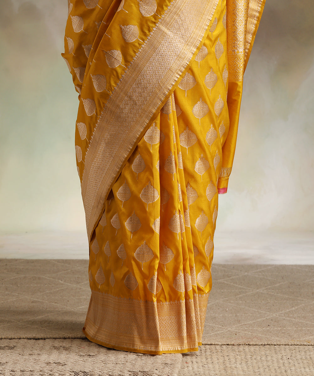 Mustard_Handloom_Pure_Katan_Silk_Banarasi_Saree_Golden_Cutwork_Booti_WeaverStory_04