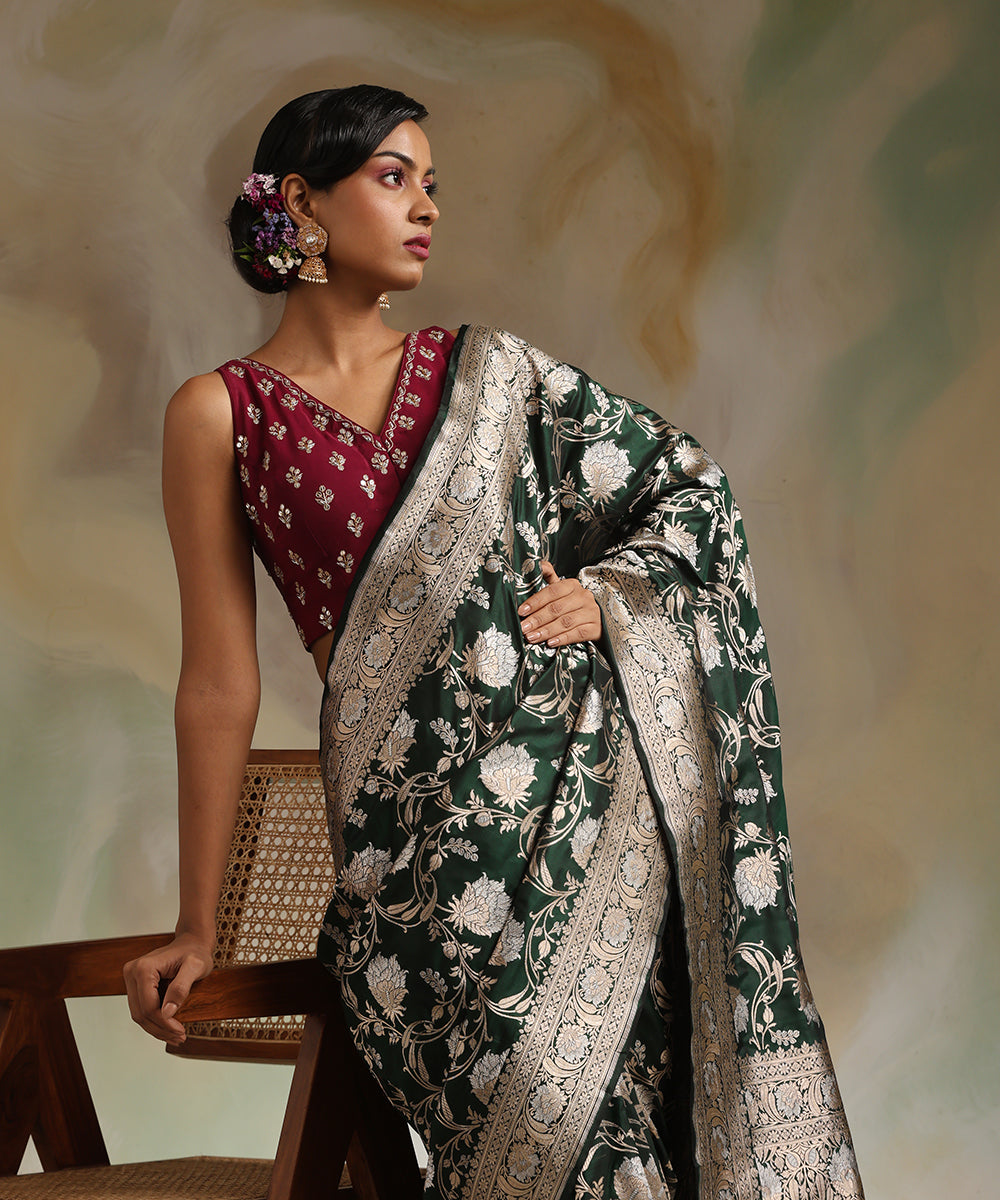Handloom_Dark_Green_Double_Shade_Pure_Katan_Silk_Banarasi_Saree_With_Sona_Rupa_Cutwork_Jaal_WeaverStory_01