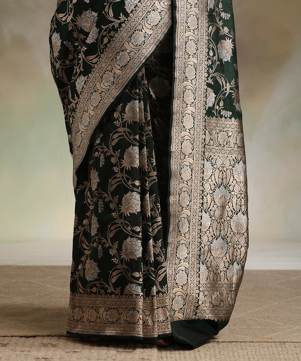 Handloom_Dark_Green_Double_Shade_Pure_Katan_Silk_Banarasi_Saree_With_Sona_Rupa_Cutwork_Jaal_WeaverStory_04