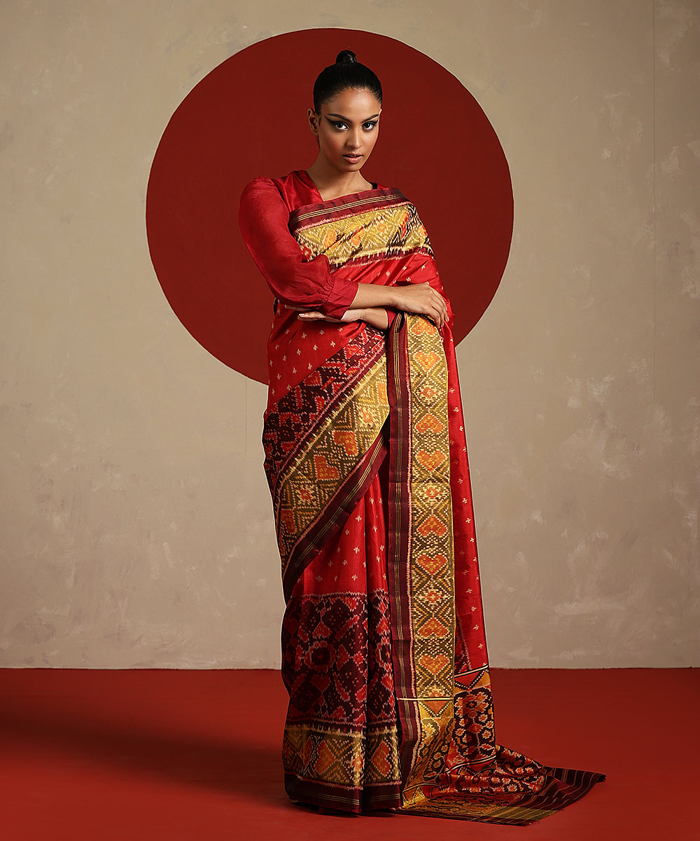 Handloom_Maroon_And_Red_Pure_Mulberry_Silk_Ikat_Patola_Saree_WeaverStory_02