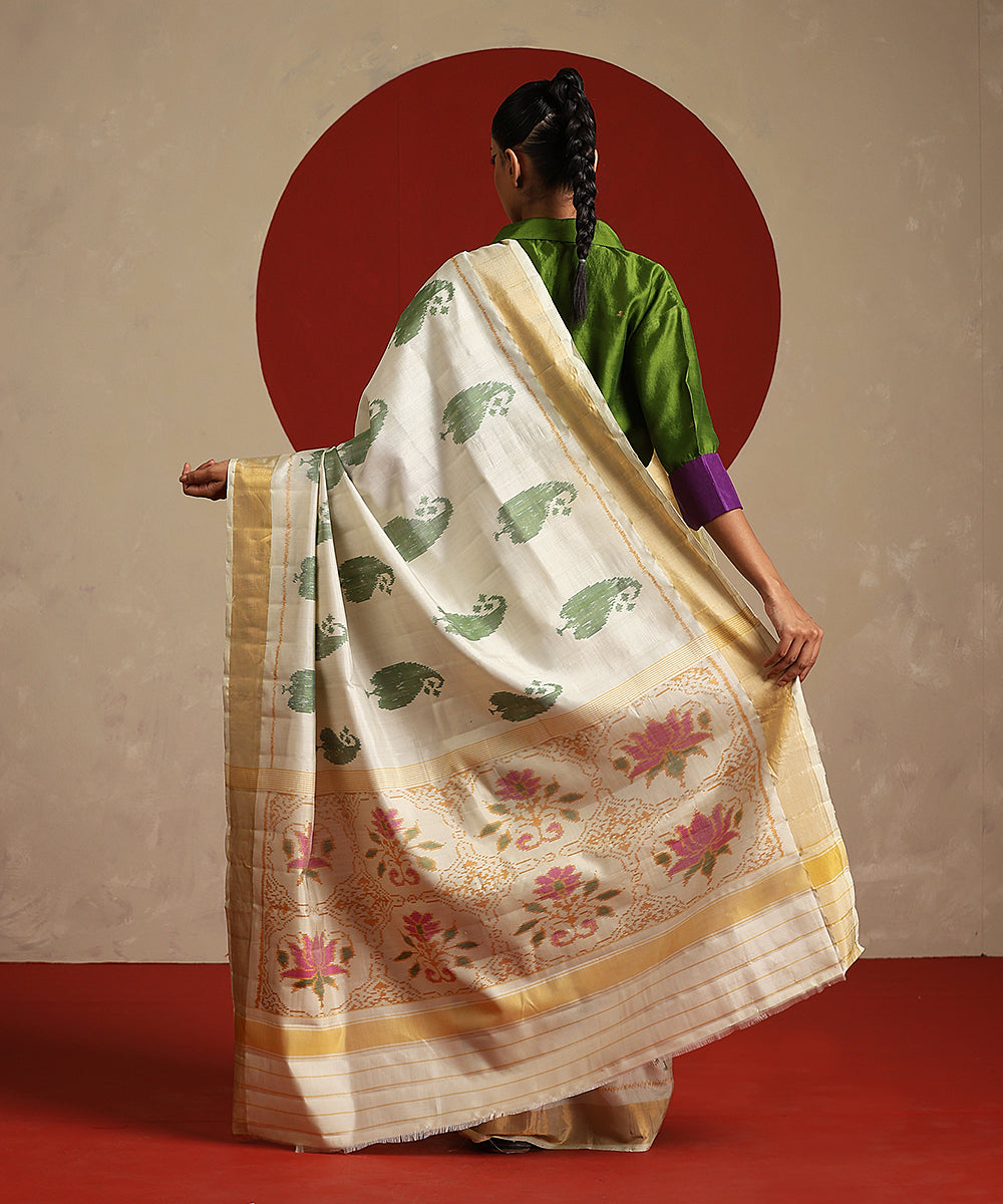 Offwhite_Handloom_Pure_Mulberry_Silk_Single_Ikat_Patola_Saree_WeaverStory_03