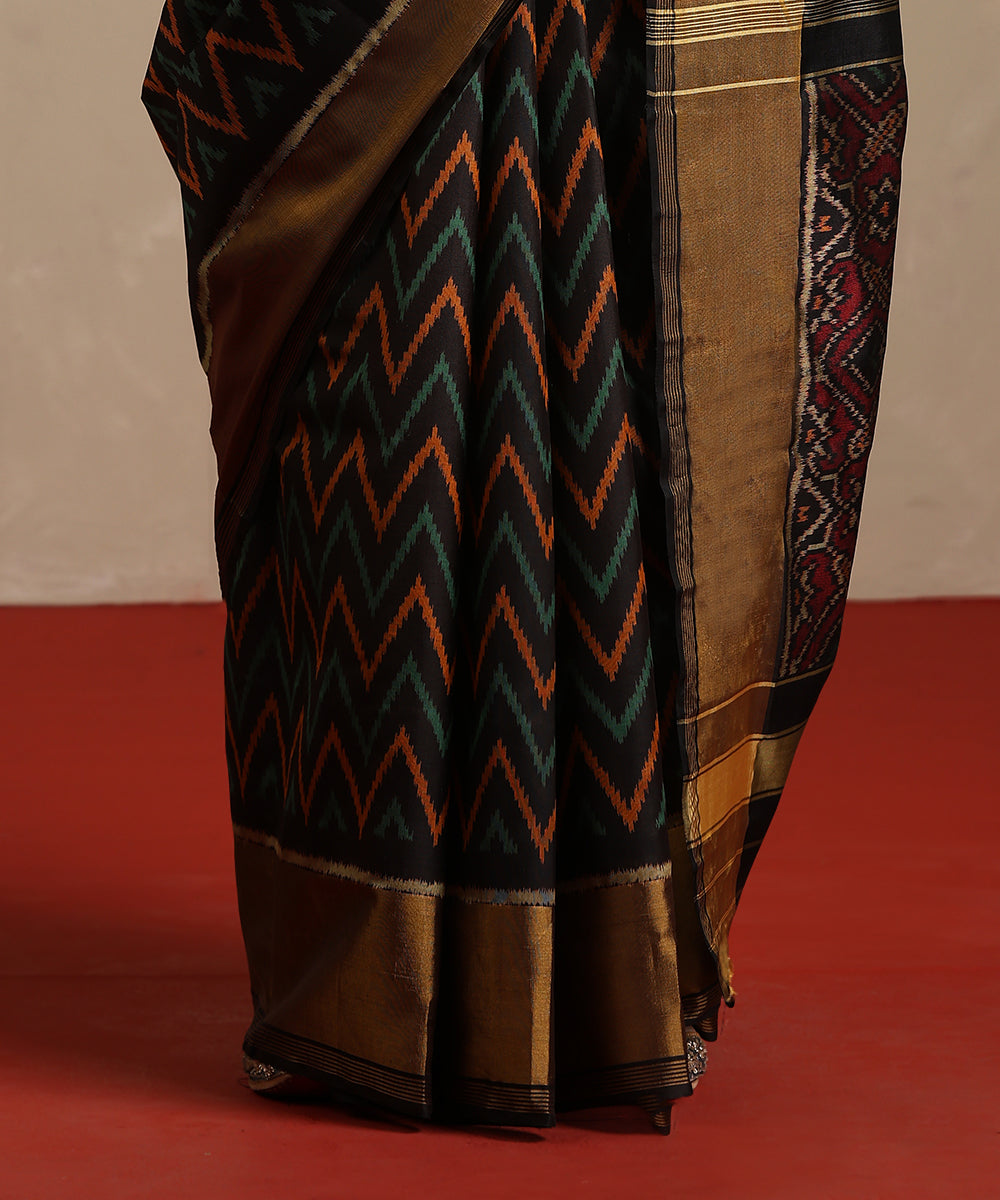 Black_And_Maroon_Handloom_Pure_Mulberry_Silk_Ikat_Patola_Saree_With_Tissue_Border_WeaverStory_04