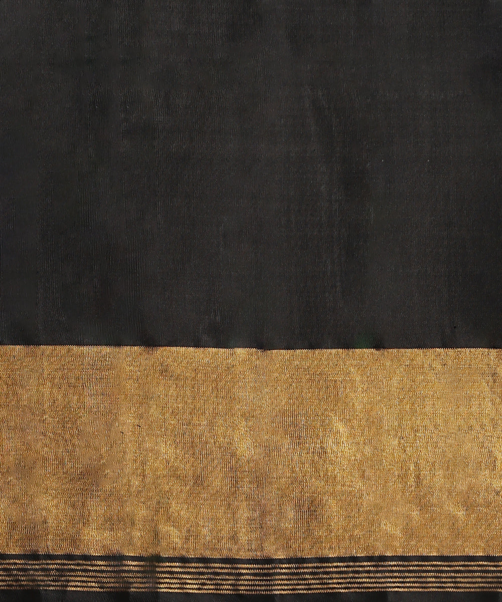 Black_And_Maroon_Handloom_Pure_Mulberry_Silk_Ikat_Patola_Saree_With_Tissue_Border_WeaverStory_05