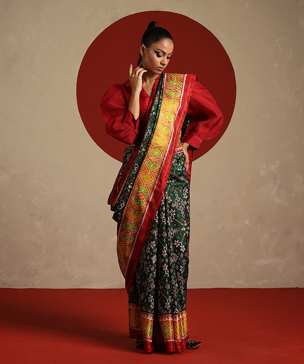 Handloom_Dark_Green_And_Maroon_Double_Shade_Pure_Mulberry_Silk_Ikat_Patola_Saree_WeaverStory_02