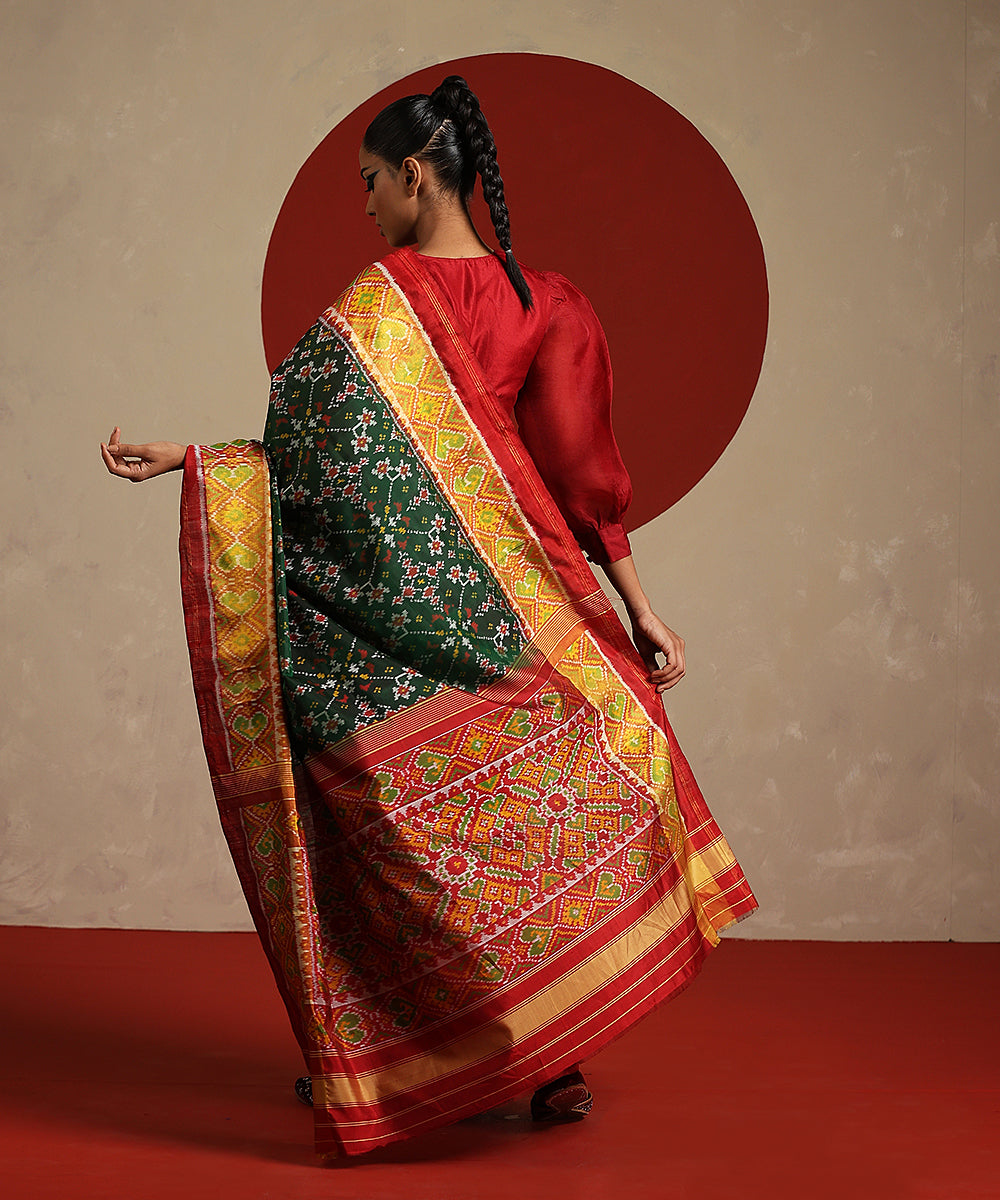 Handloom_Dark_Green_And_Maroon_Double_Shade_Pure_Mulberry_Silk_Ikat_Patola_Saree_WeaverStory_03