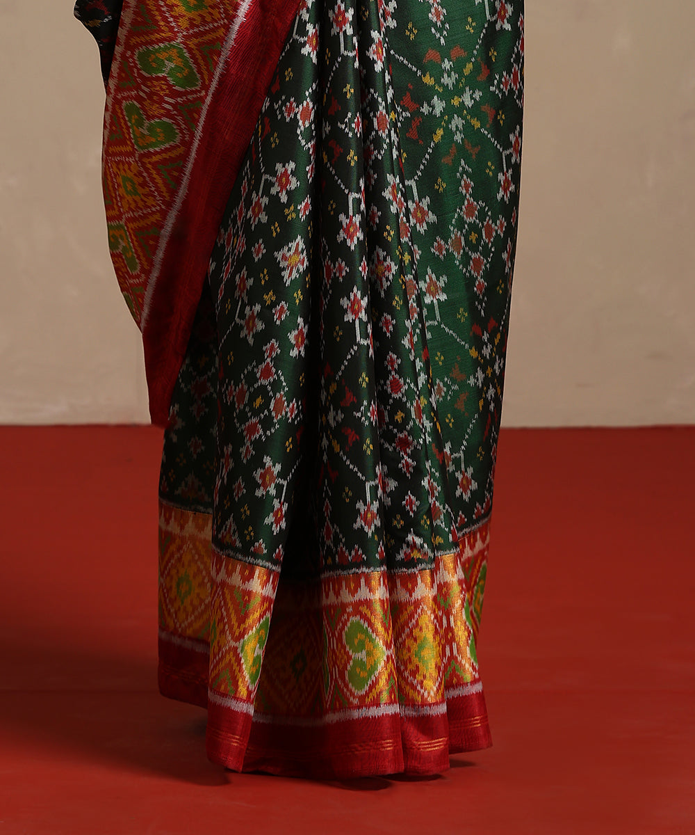 Handloom_Dark_Green_And_Maroon_Double_Shade_Pure_Mulberry_Silk_Ikat_Patola_Saree_WeaverStory_04