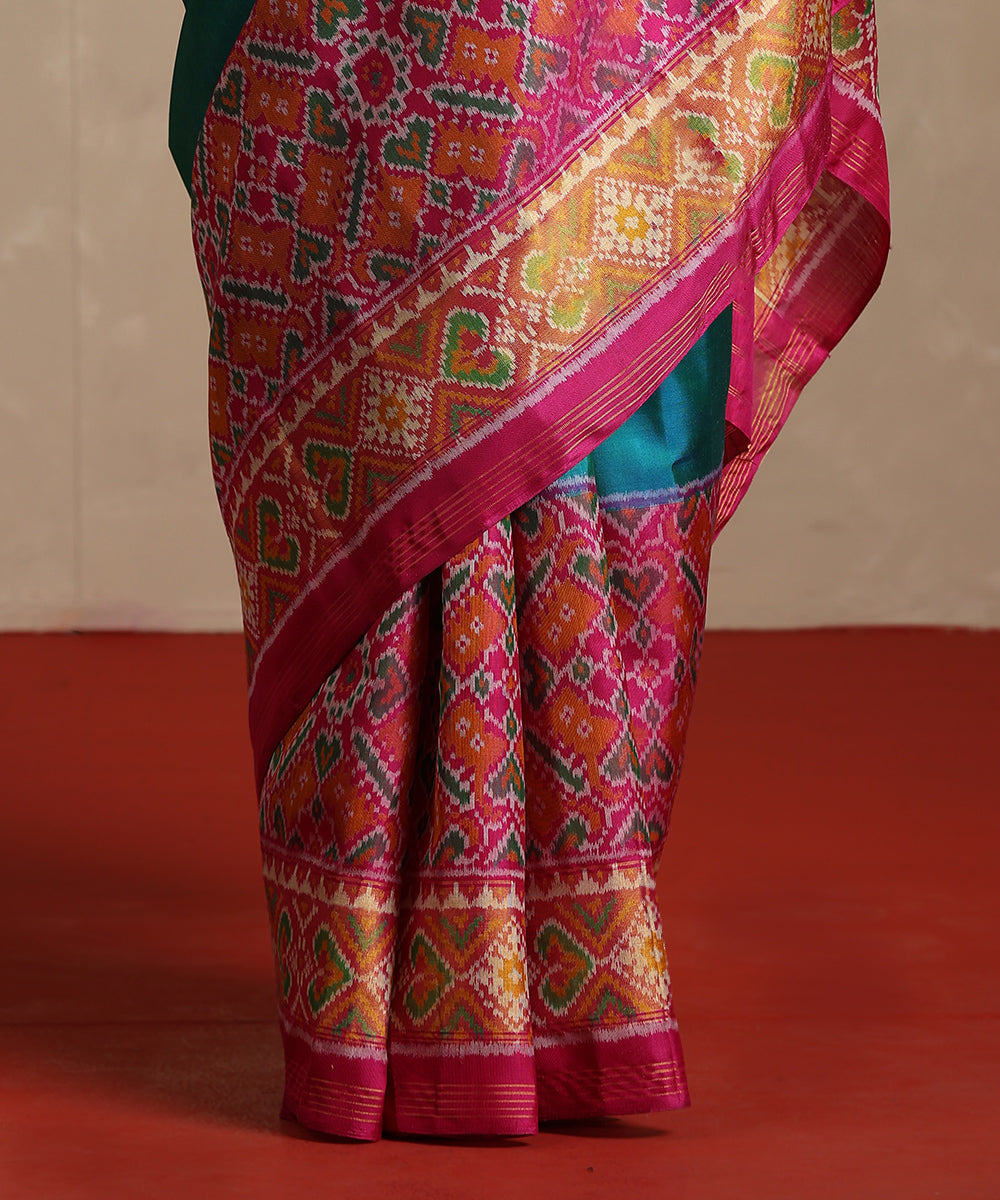 Handloom_Sea_Green_And_Hot_Pink_Double_Shade_Pure_Mulberry_Silk_Ikat_Patola_Saree_WeaverStory_04