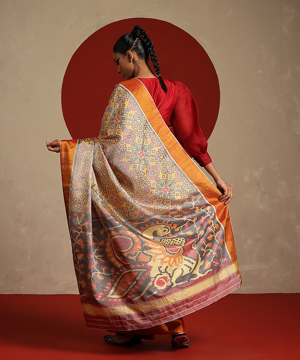 Offwhite_Double_Shade_Handloom_Pure_Mulberry_Silk_Ikat_Patola_Saree_With_Tissue_Border_WeaverStory_03