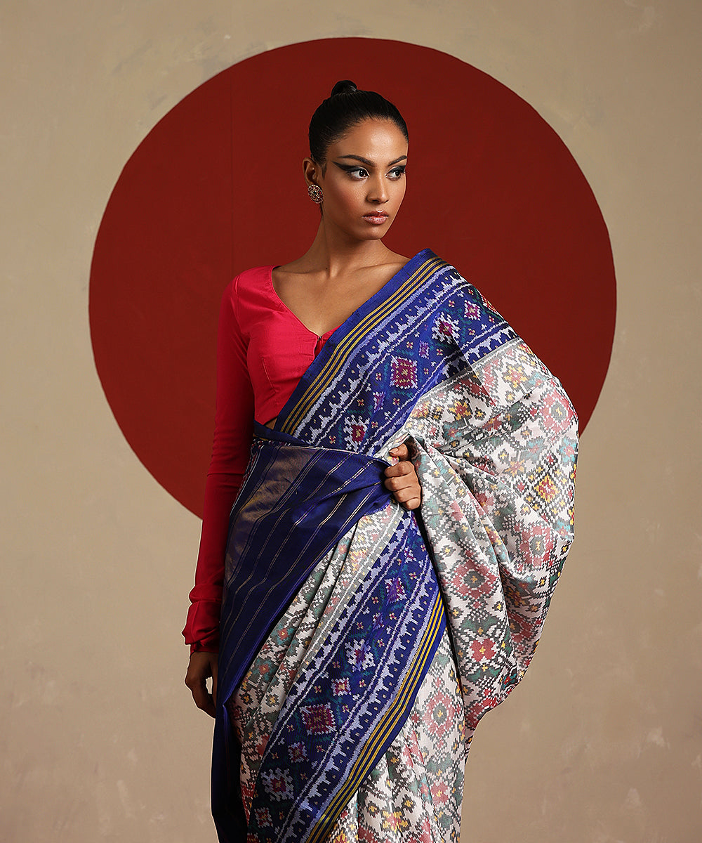 Handloom_Offwhite_Navy_Blue_Double_Shade_Pure_Mulberry_Silk_Single_Ikat_Patola_Saree_WeaverStory_01