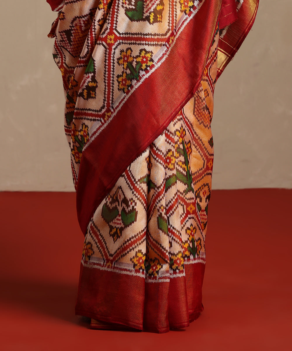 Peach_And_Maroon_Handloom_Pure_Mulberry_Silk_Single_Ikat_Patola_Saree_WeaverStory_04