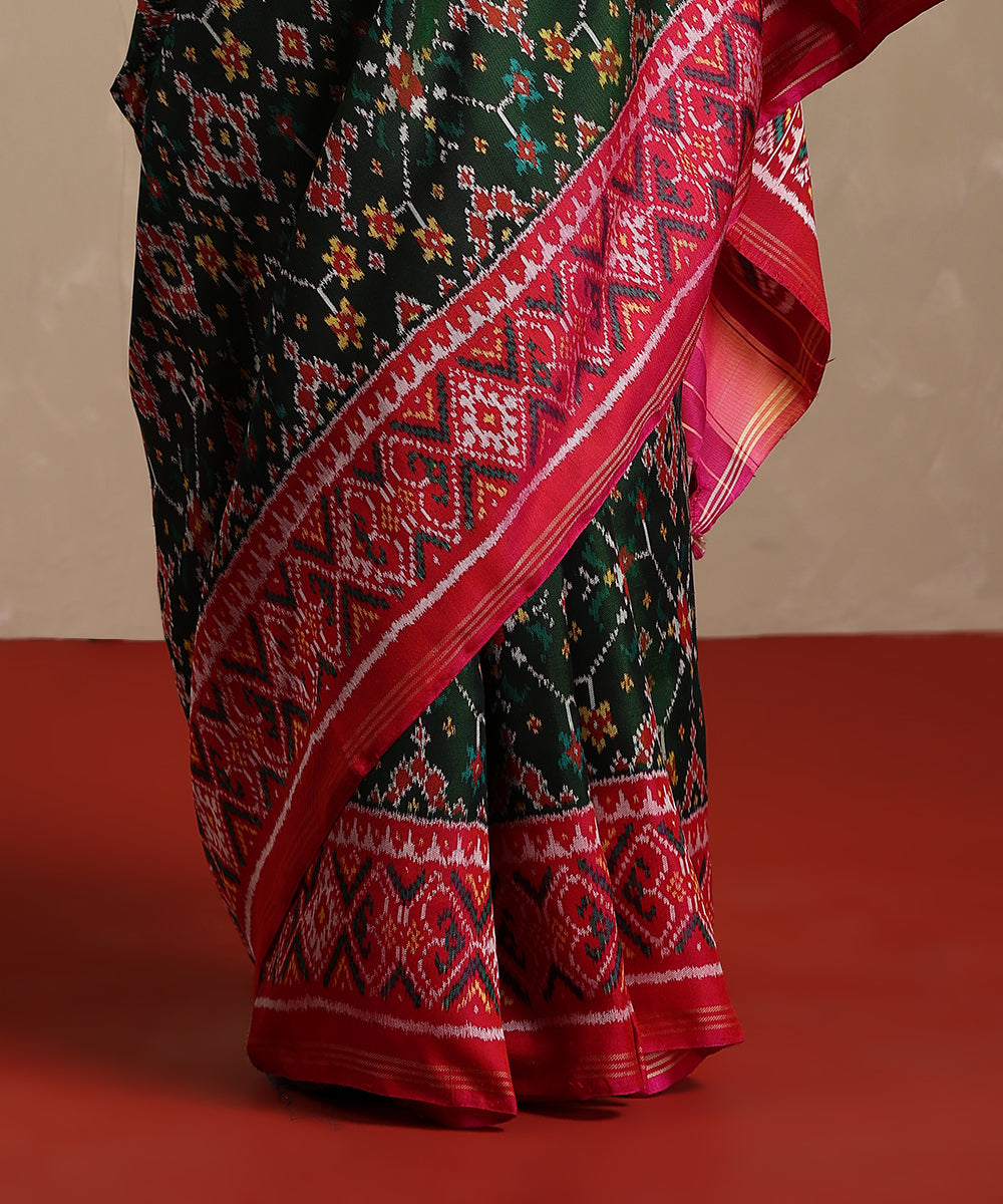 Handloom_Green_And_Hot_Pink_Pure_Mulberry_Silk_Ikat_Patola_Saree_WeaverStory_04