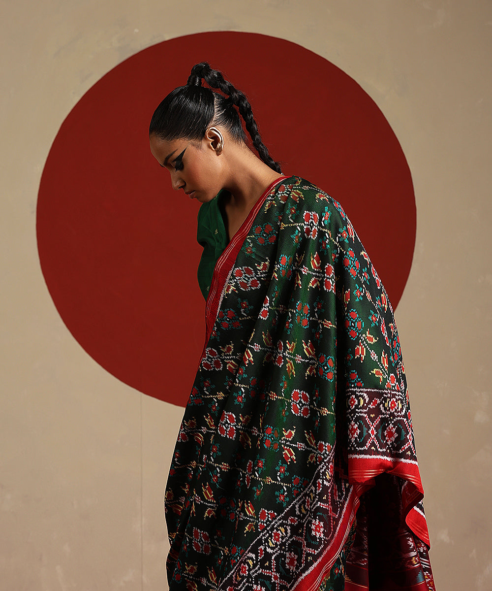 Green_And_Maroon_Handloom_Pure_Mulberry_Silk_Ikat_Patola_Saree_WeaverStory_01