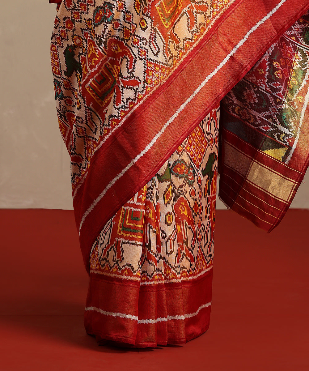 Peach_And_Maroon_Double_Shade_Handloom_Pure_Mulberry_Silk_Ikat_Patola_Saree_WeaverStory_04