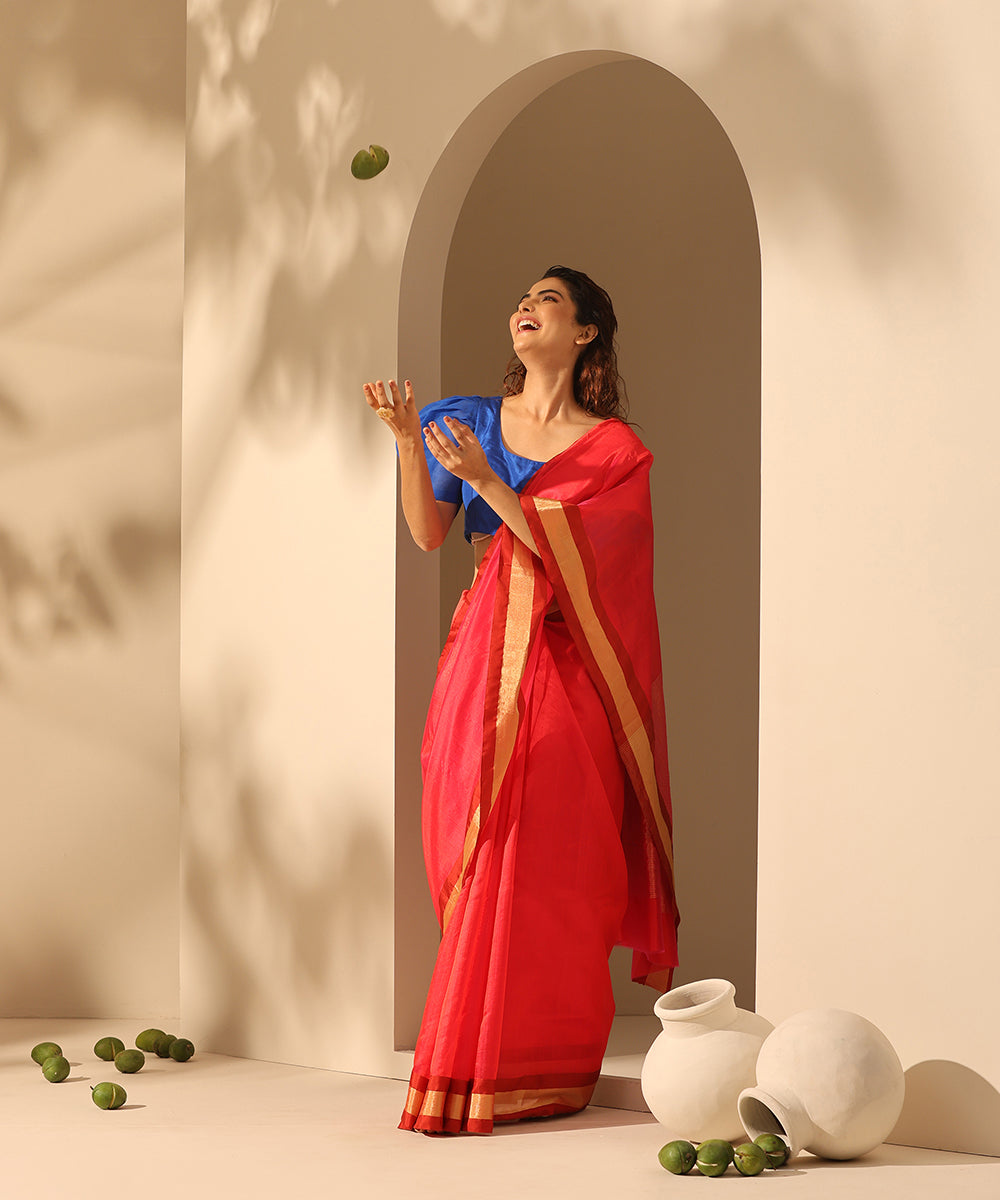 Red_Double_Shade_Handloom_Pure_Plain_Chanderi_Silk_Saree_With_Tissue_Border_WeaverStory_02