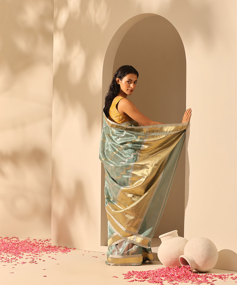 Handloom_Sage_Green_Double_Shade_Pure_Chanderi_Silk_Saree_With_All_Over_Sona_Rupa_Jaal_WeaverStory_03