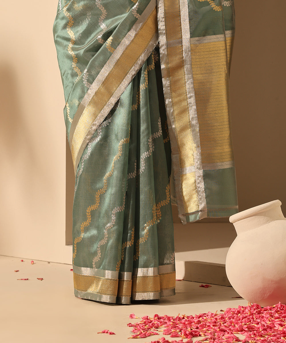 Handloom_Sage_Green_Double_Shade_Pure_Chanderi_Silk_Saree_With_All_Over_Sona_Rupa_Jaal_WeaverStory_04