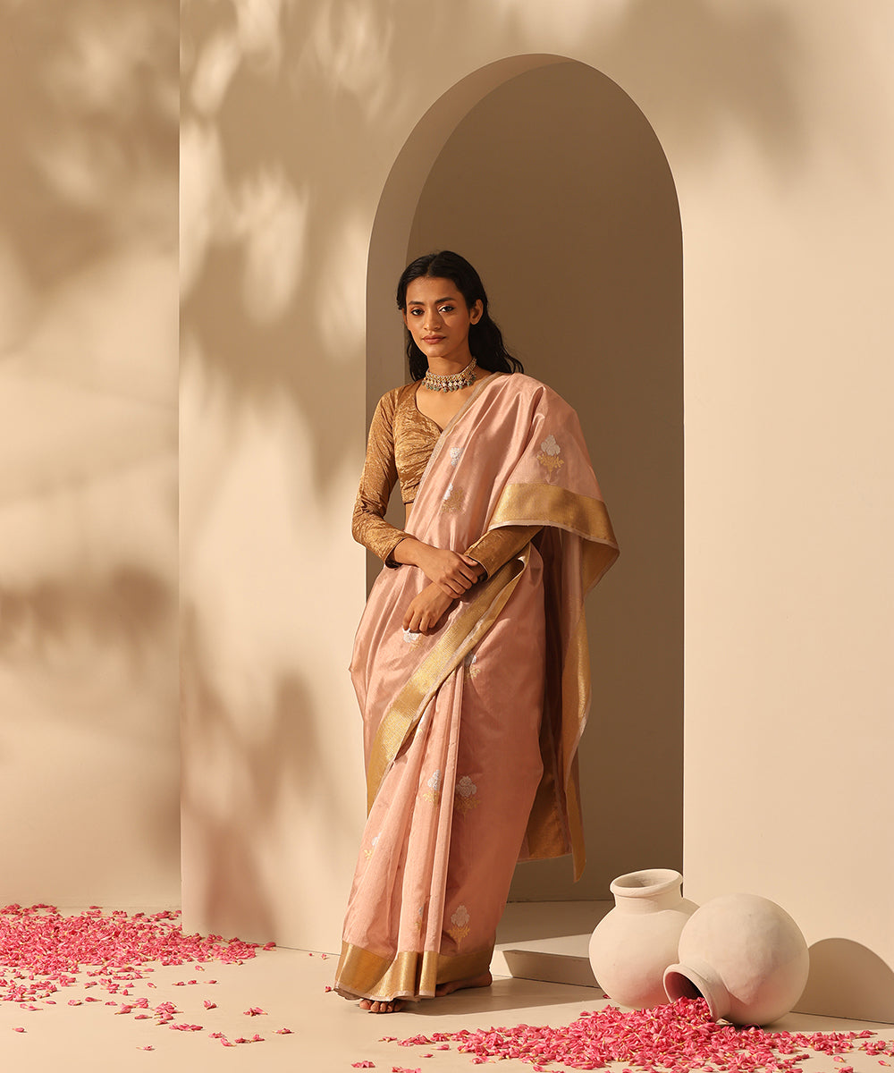 Handloom_Pastel_Puce_Pink_Pure_Chanderi_Silk_Saree_With_All_Over_Kadhwa_Sona_Rupa_Gulab_Motif_WeaverStory_02