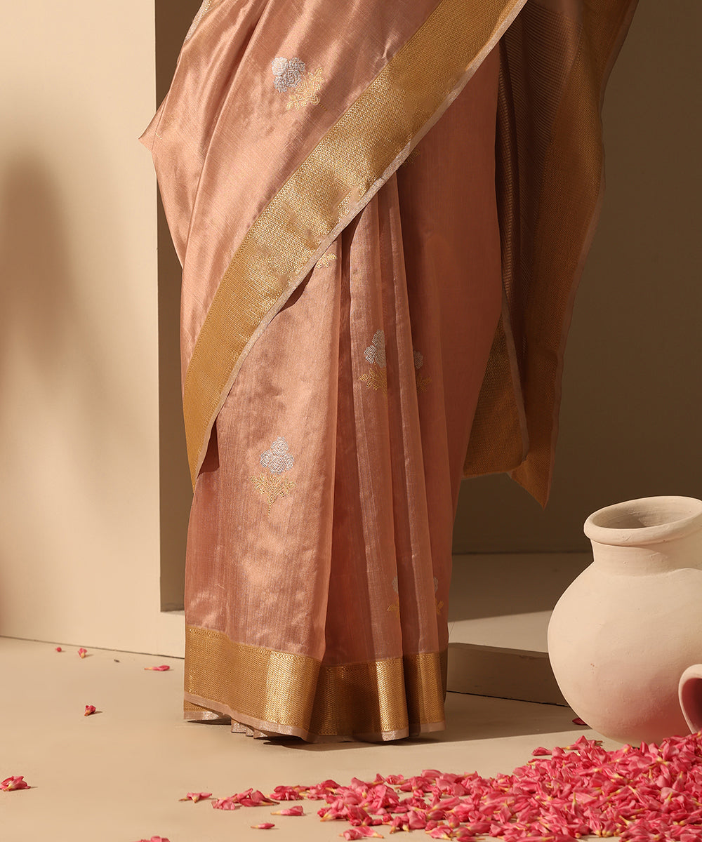 Handloom_Pastel_Puce_Pink_Pure_Chanderi_Silk_Saree_With_All_Over_Kadhwa_Sona_Rupa_Gulab_Motif_WeaverStory_04