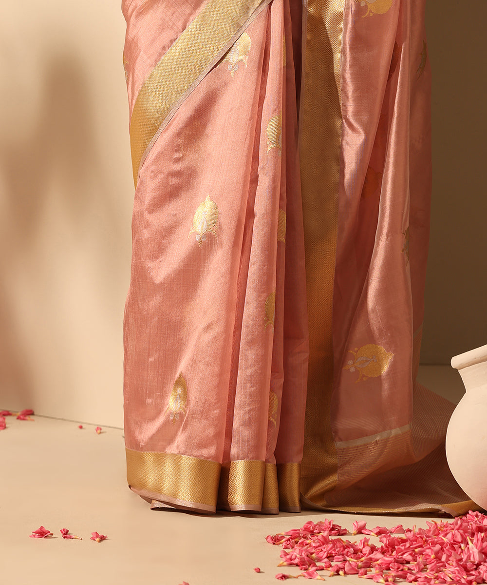Pastel_Puce_Pink_Handloom_Pure_Chanderi_Silk_Saree_With_All_Over_Kadhwa_Sona_Rupa_Aanar_Motif_WeaverStory_04