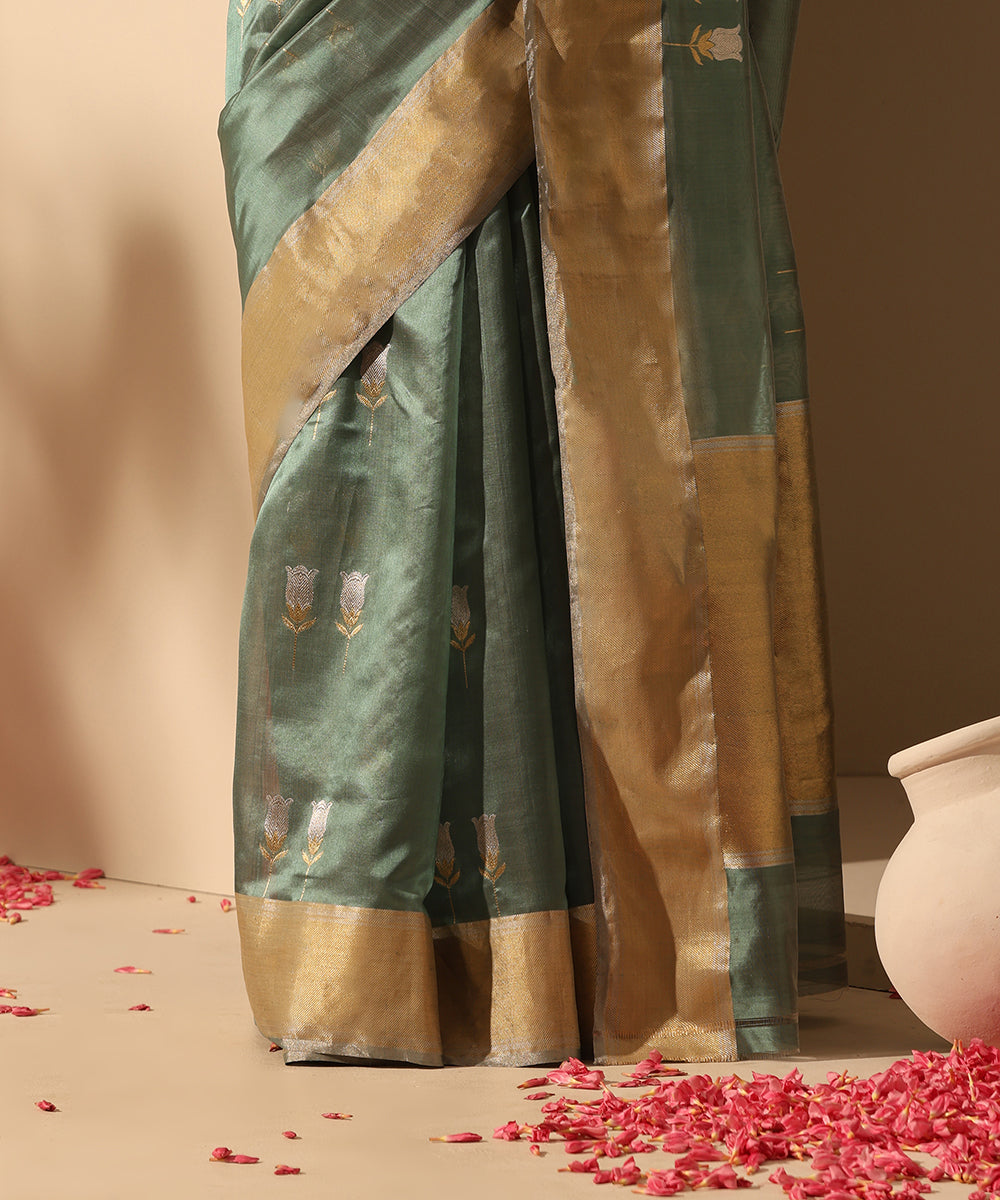 Pastel_Sage_Green_Handloom_Pure_Chanderi_Silk_Saree_With_All_Over_Kadhwa_Sona_Rupa_Gulab_Motifs_WeaverStory_04