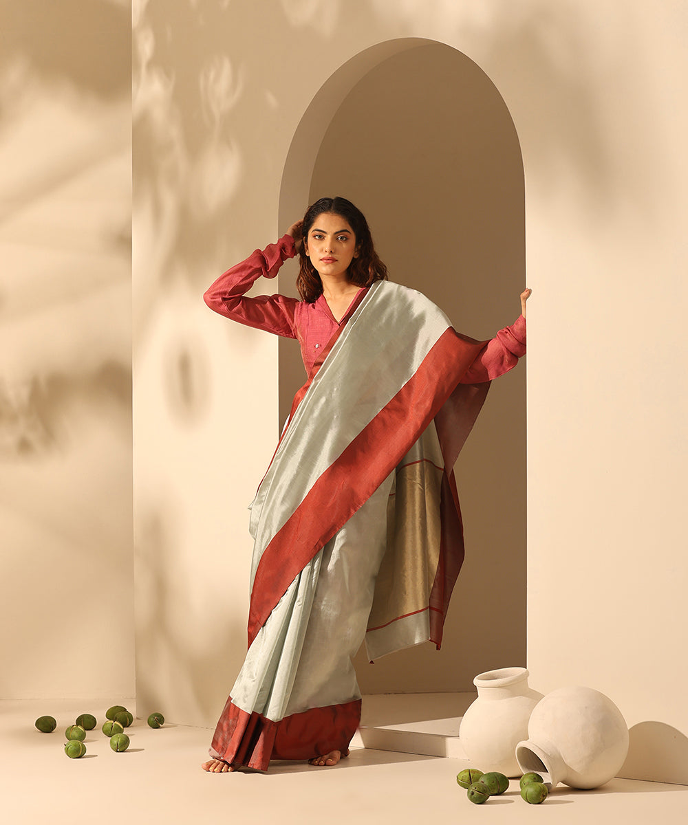 Handloom_Steel_Grey_Plain_Pure_Chanderi_Silk_Saree_With_Maroon_Mashroo_Border_WeaverStory_02