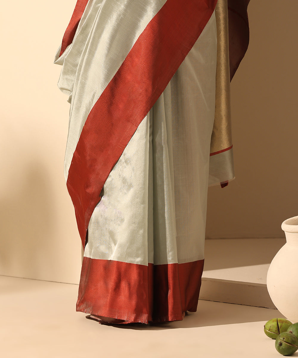 Handloom_Steel_Grey_Plain_Pure_Chanderi_Silk_Saree_With_Maroon_Mashroo_Border_WeaverStory_04