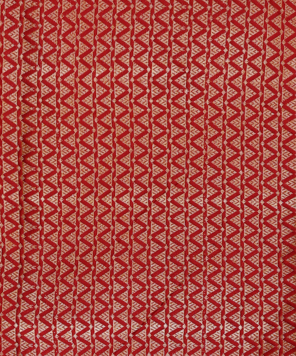 Red_Handloom_Pure_Katan_Silk_Banarasi_Saree_With_Sona_Rupa_Booti_WeaverStory_05
