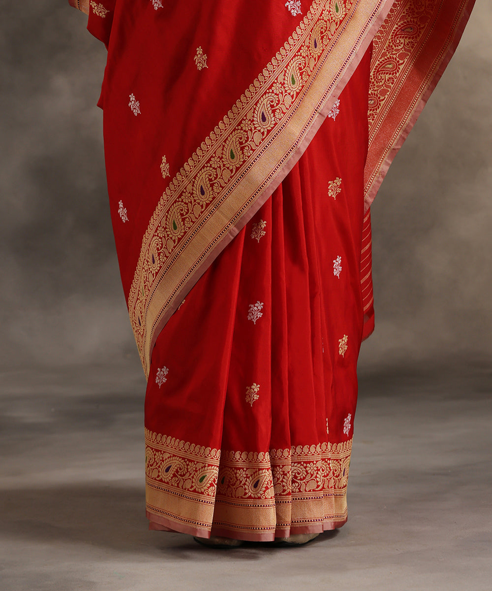 Handloom_Red_Pure_Katan_Silk_Banarasi_Saree_With_Sona_Rupa_Booti_WeaverStory_04