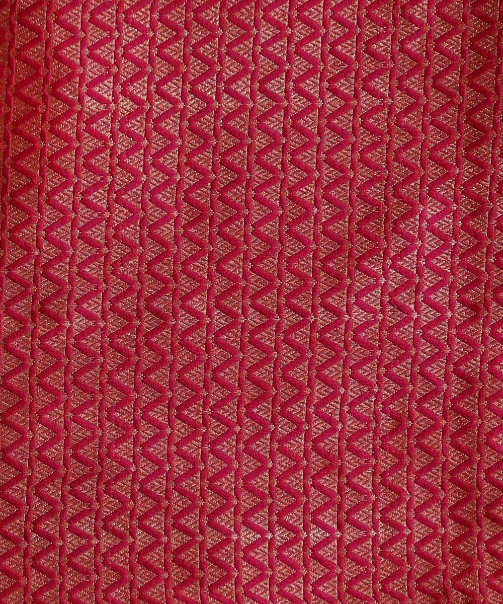 Hot_Pink_Handloom_Pure_Katan_Silk_Banarasi_Saree_With_All_Over_Zari_Booti_WeaverStory_05