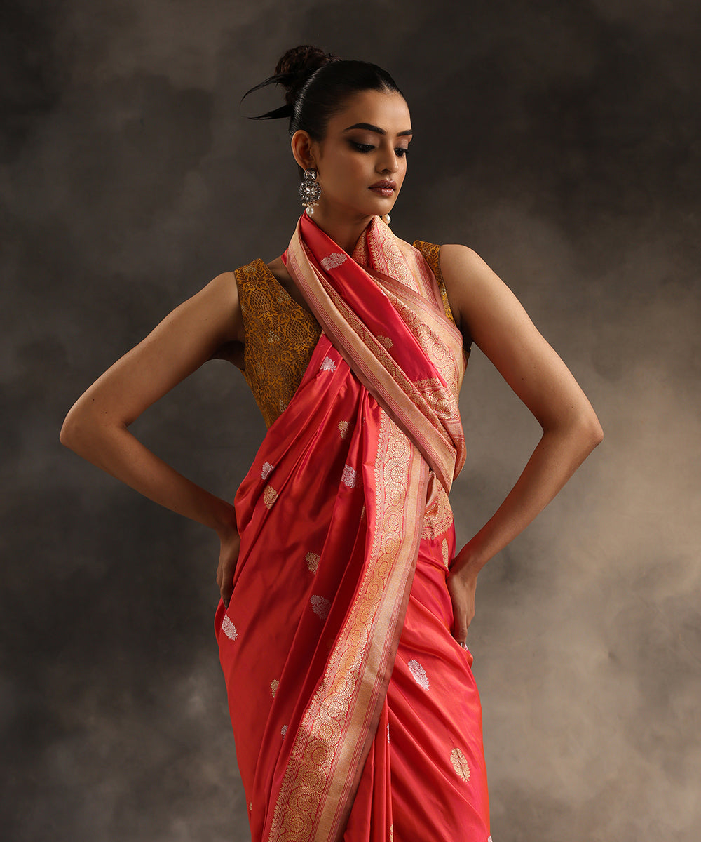 Handloom_Fuchsia_Double_Shade_Pure_Katan_Silk_Banarasi_Saree_With_All_Over_Sona_Rupa_Booti_WeaverStory_01