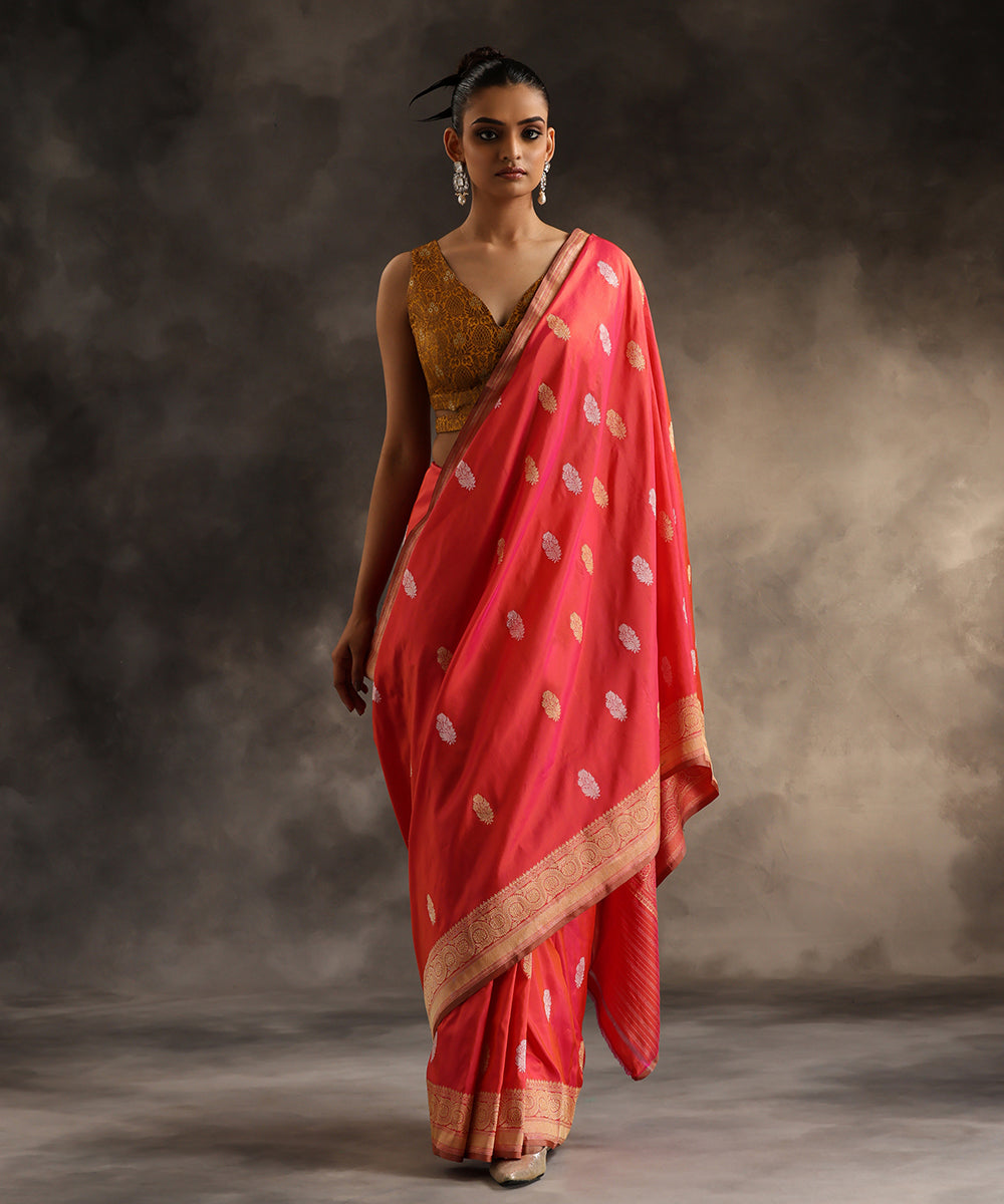 Handloom_Fuchsia_Double_Shade_Pure_Katan_Silk_Banarasi_Saree_With_All_Over_Sona_Rupa_Booti_WeaverStory_02